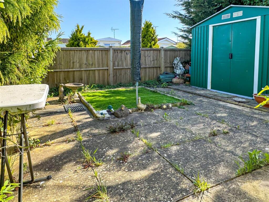 Thornlea Park, Wick, Littlehampton photo 2