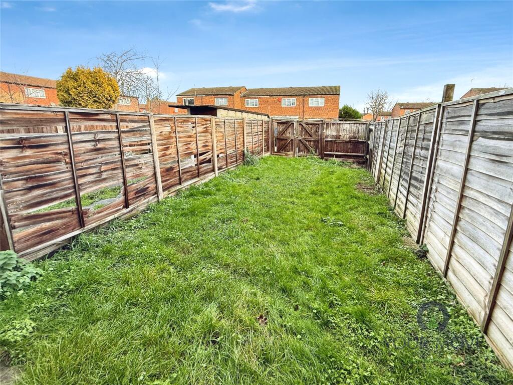Kingfisher Close, London, SE28 photo 4