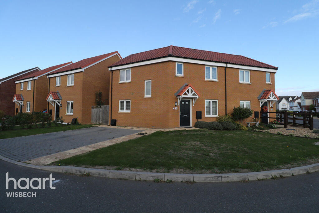 3-bed semi-detached on Grove Gardens, Elm, £96,000
