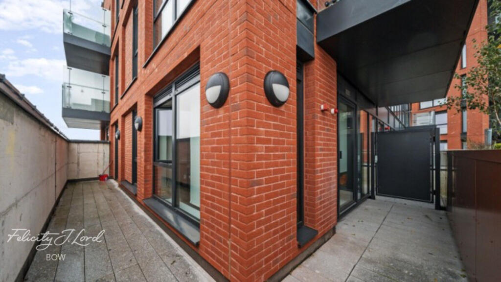 Main image of property: Mercury Walk, London, E14