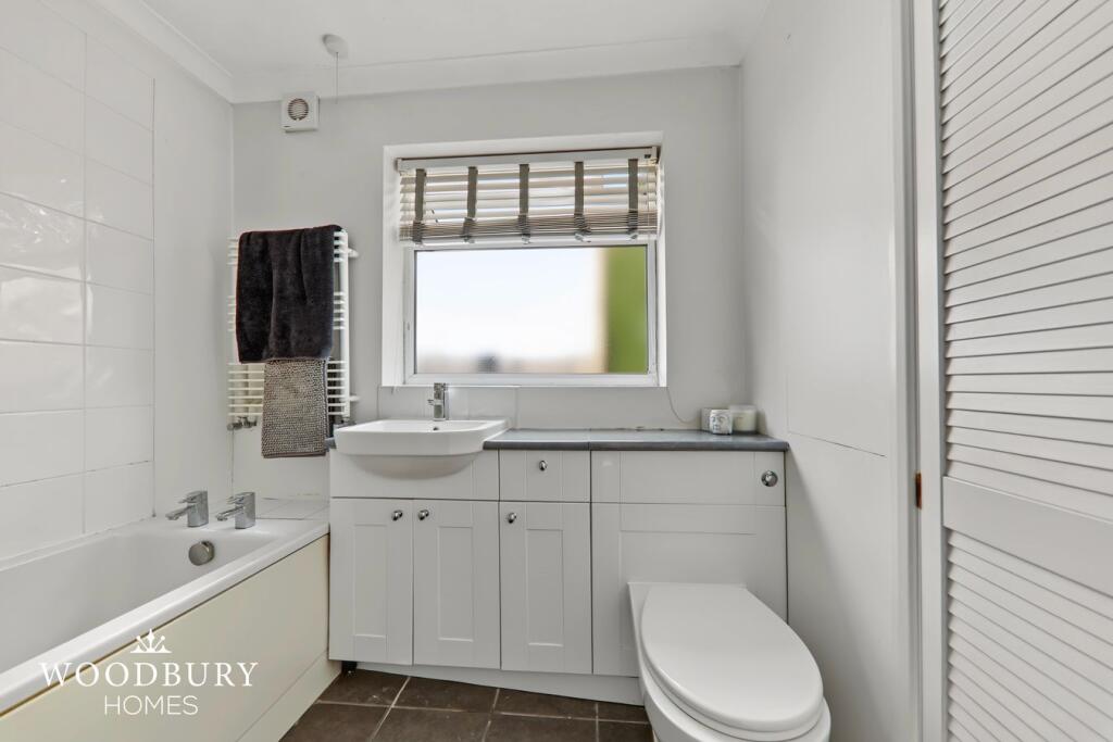 Apartment in Ilford - More