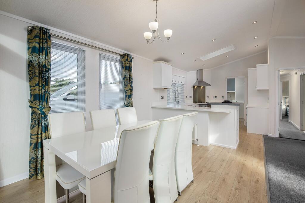 Staynall, Nr Hambleton, FY6 9DX photo 4