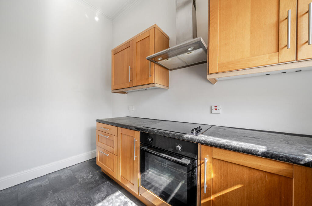 Apartment in Leeds, Park Villas, Roundhay - View 5