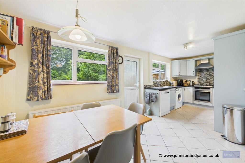 Fernlands Close, Chertsey, Surrey, KT16 photo 3