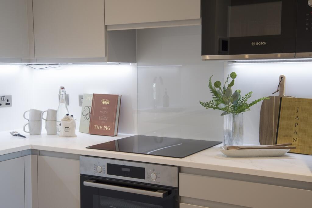 Apartment in Sutton - View 3