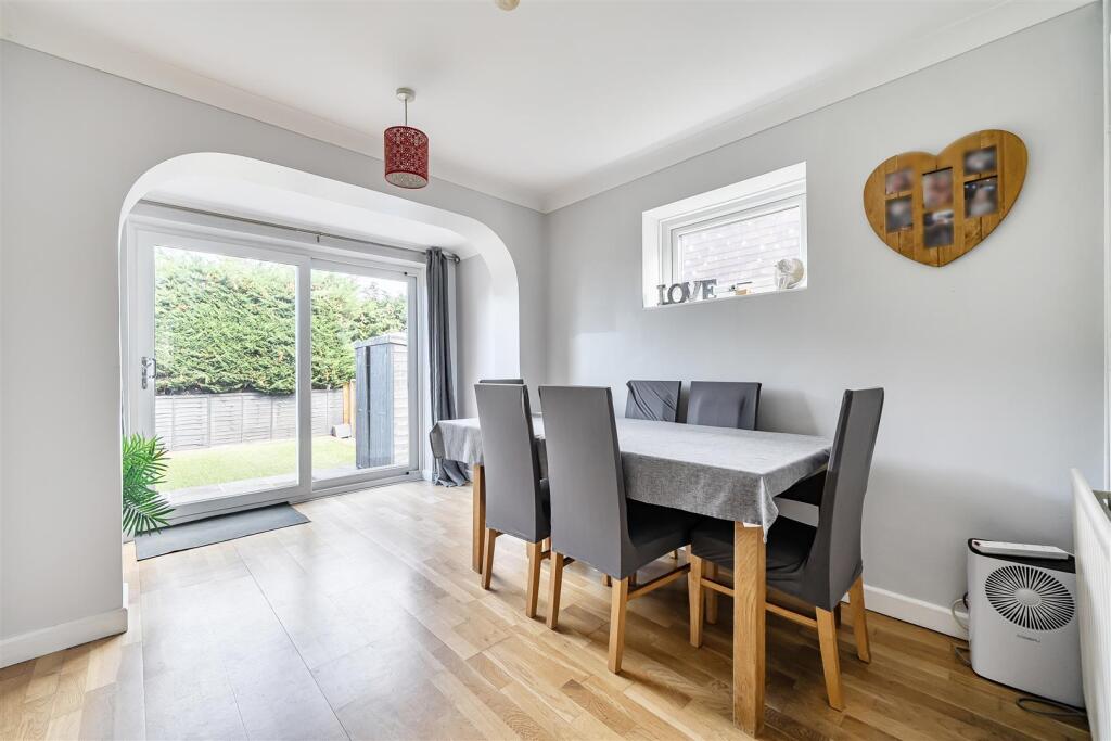 House in Bracknell, Hanworth - View 4