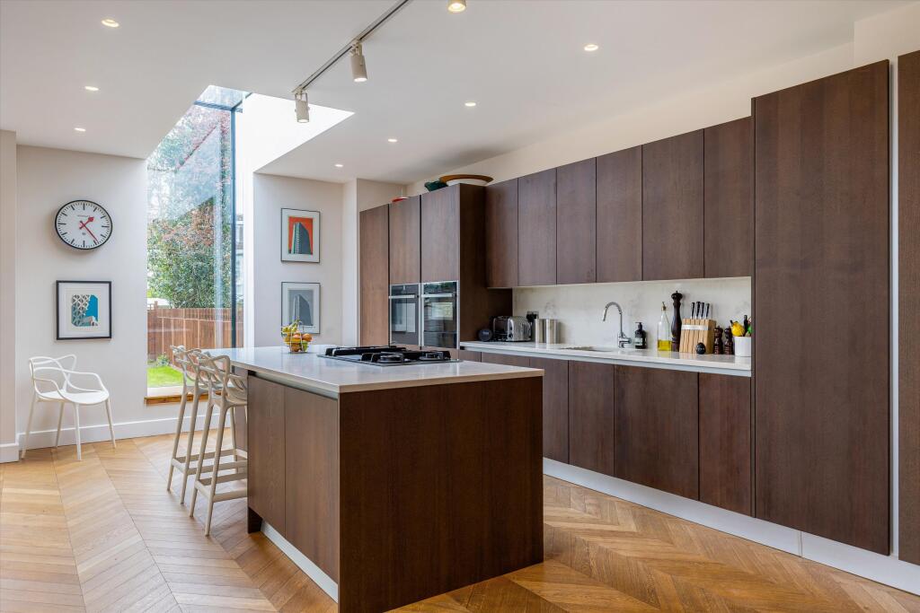 House in London - View 2