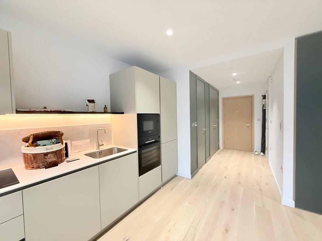 Apartment in London, Royal Borough of Greenwich - More