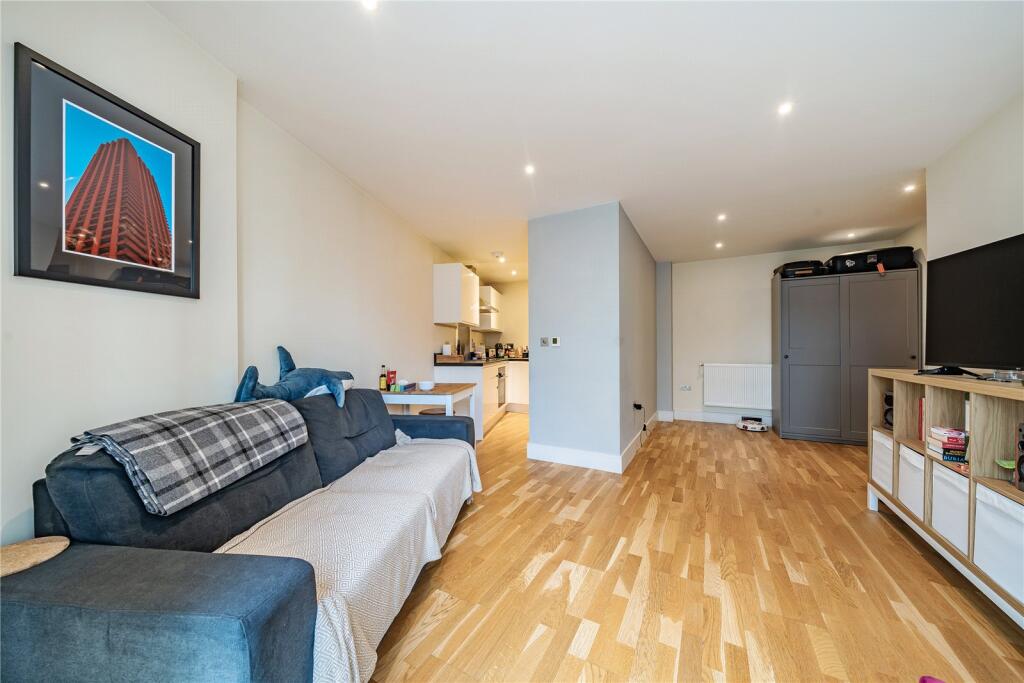 2-bed apartment on St. Annes Street, London, £168,750