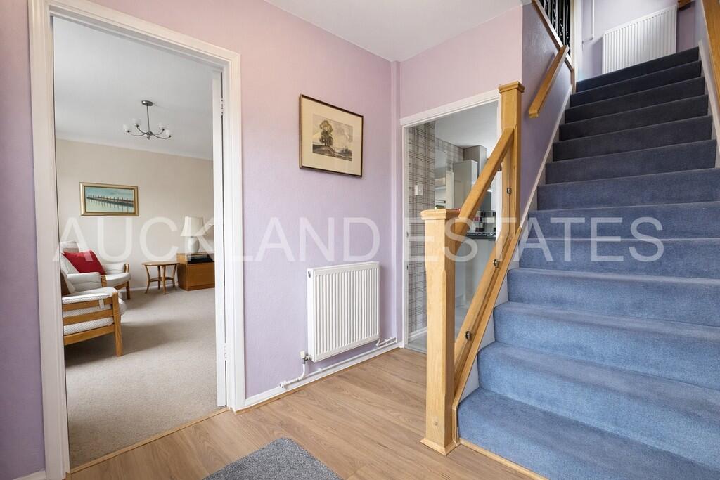 House in Potters Bar, Oakmere - More
