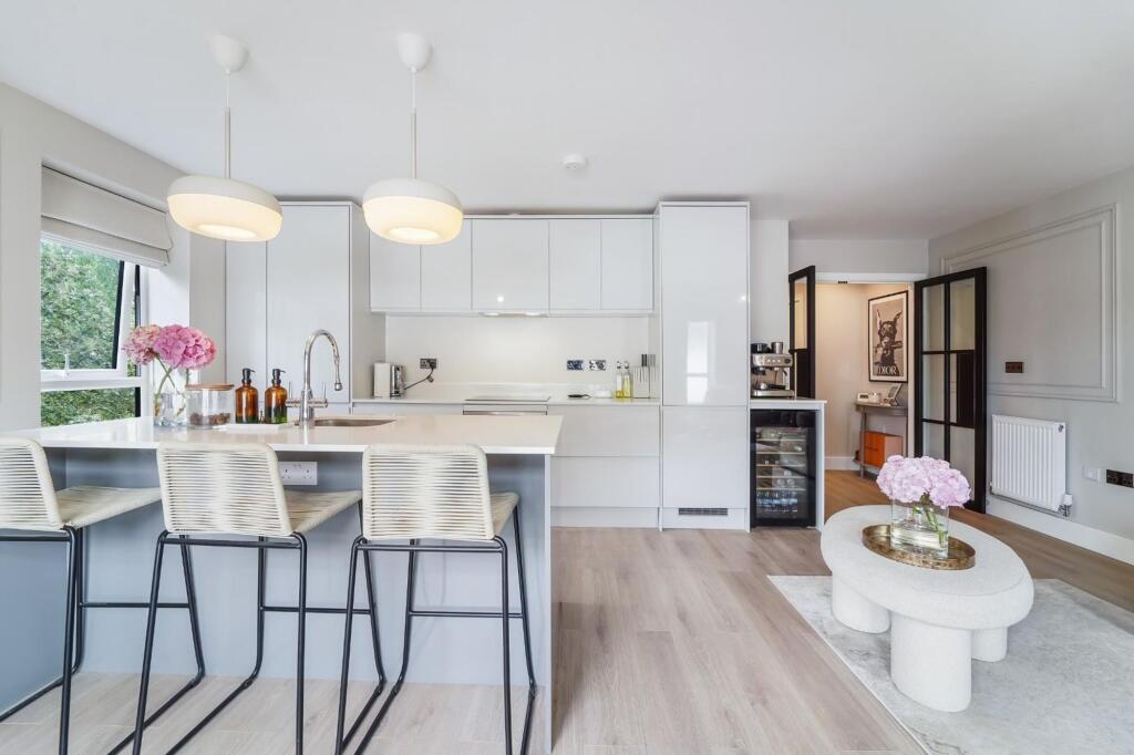 Apartment in Kingston upon Thames - View 5
