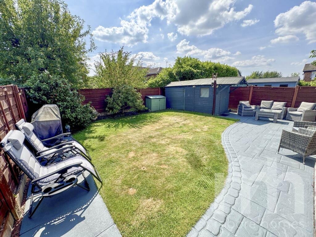 WOODEND, Bramhall SK7 3LN photo 2