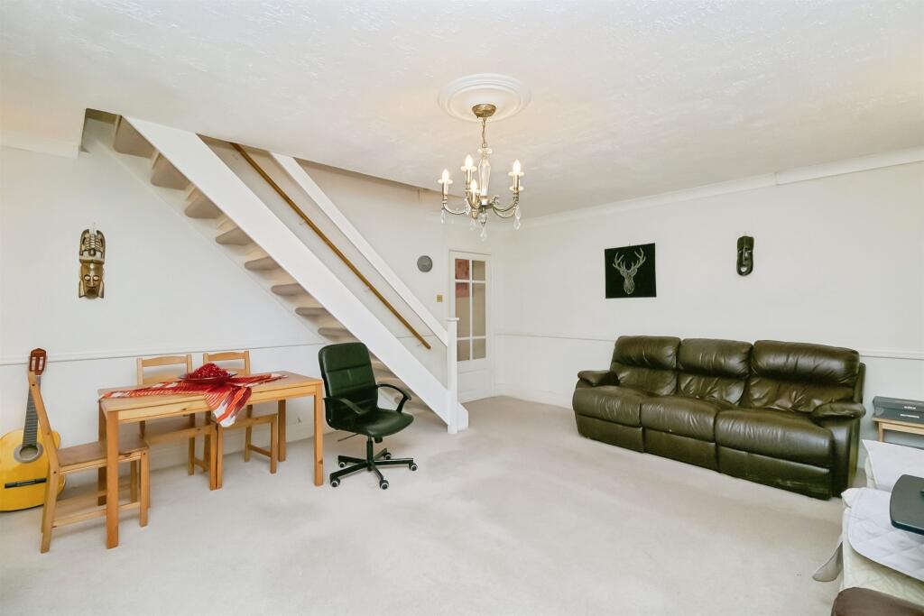 Gradon Close, Barry photo 4