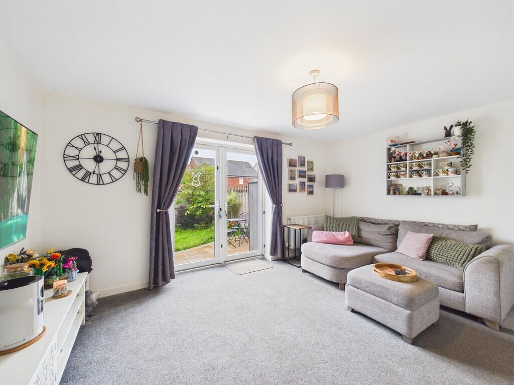 House in Osgodby, Middle Deepdale, Eastfield - More