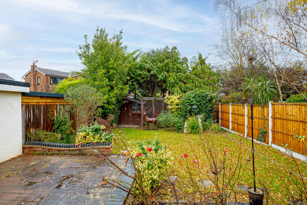 Plumberow Avenue, Hockley, SS5 photo 2