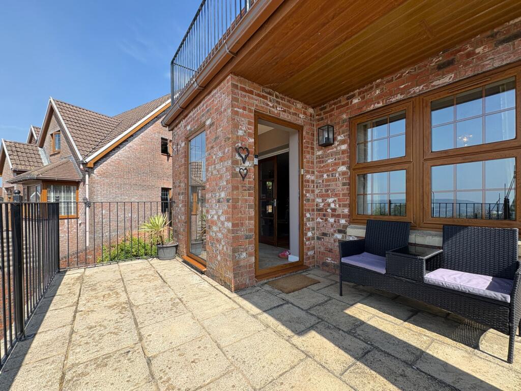 House in Neath - View 5