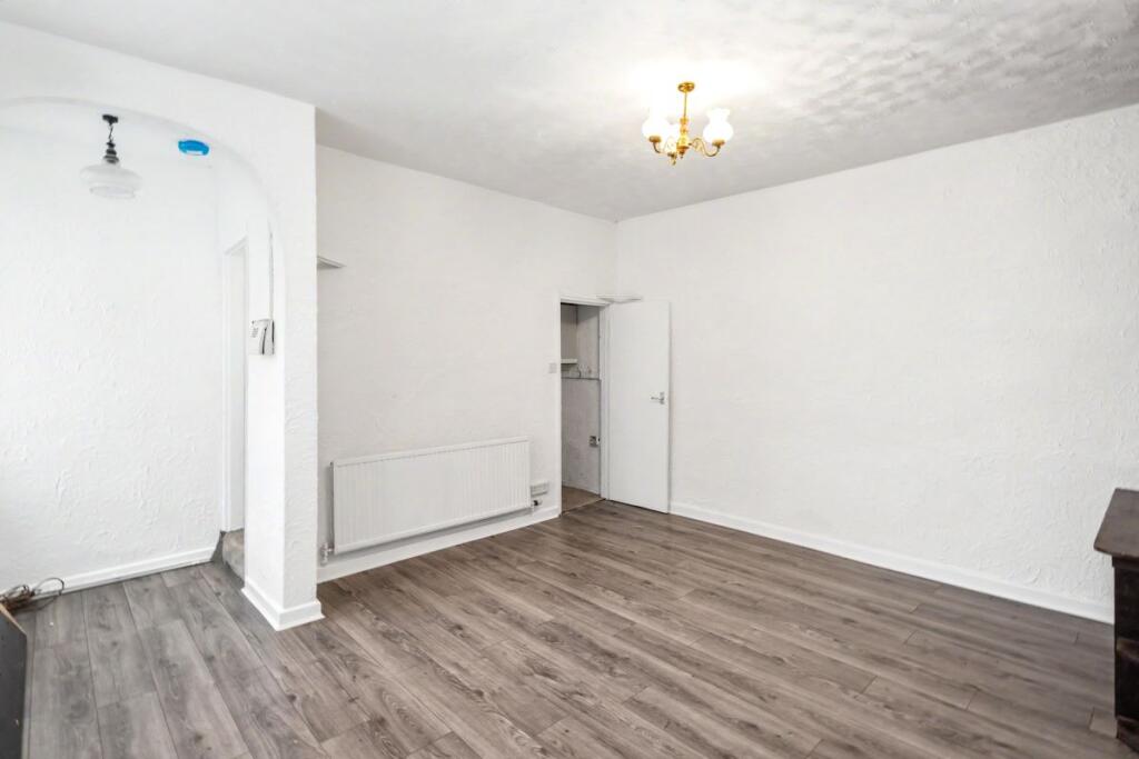 House in Bradford, Hungerhill, Westwood Park - View 4