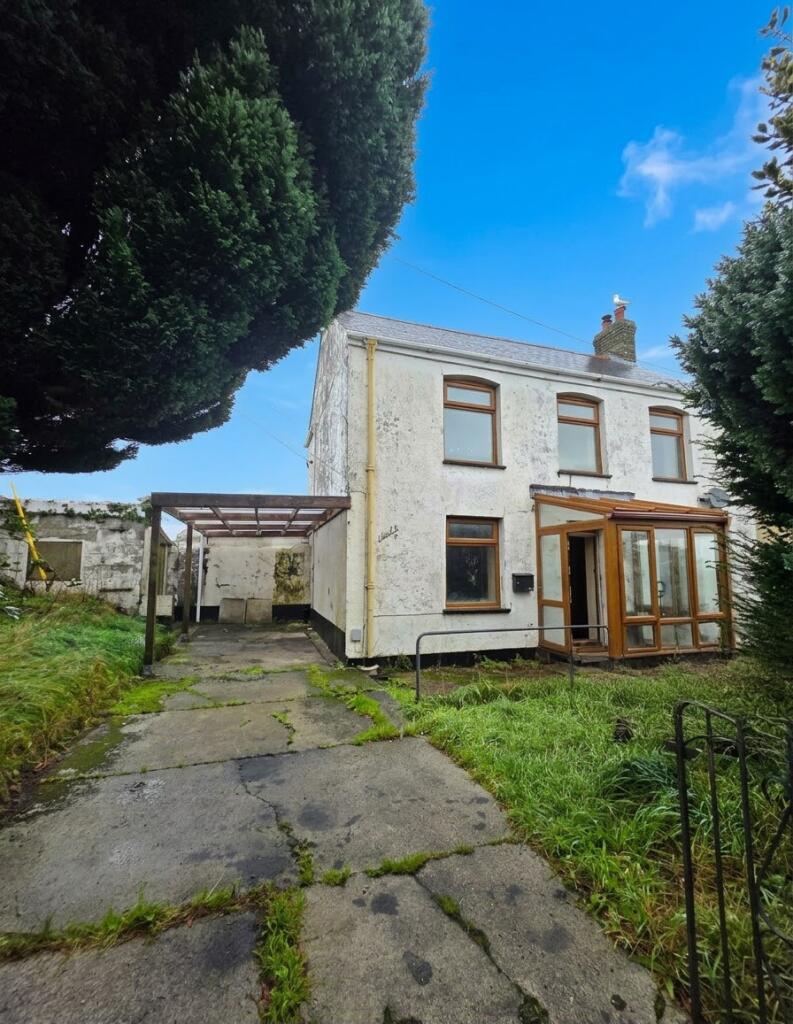 3-bed semi-detached on ., St. Austell, PL26, £160,000