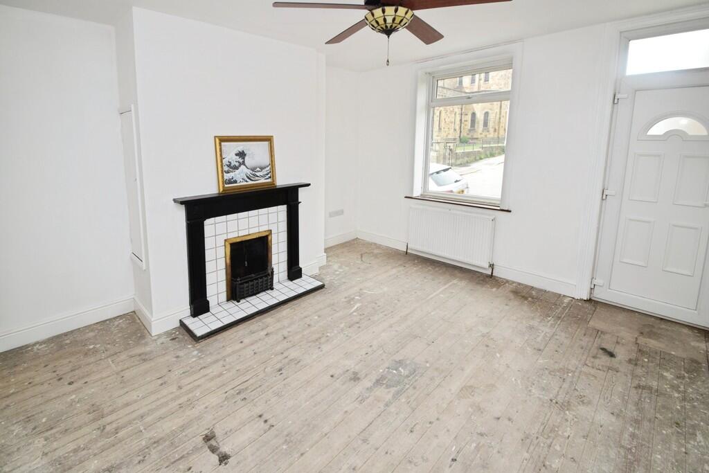 House in Keighley, Knowle Park - View 2