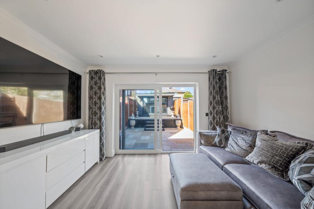 House in Sutton - View 4