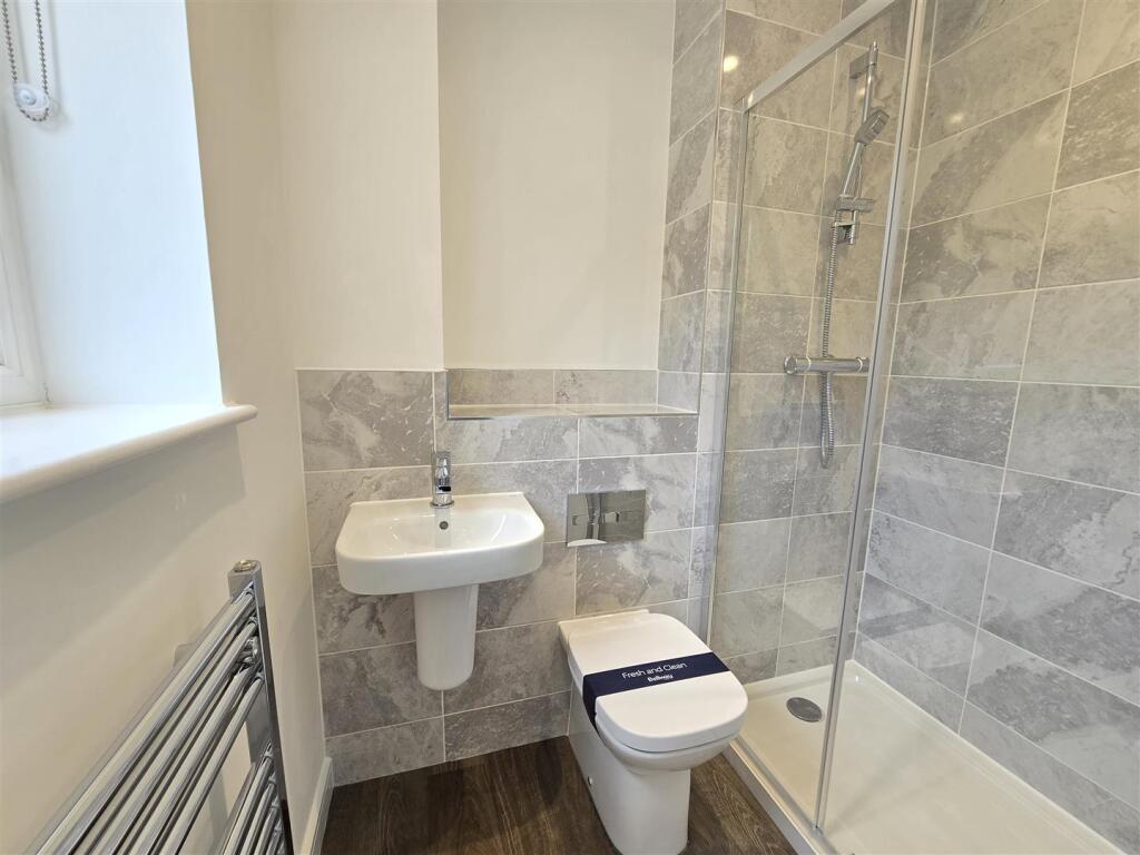 House in Dartford - More