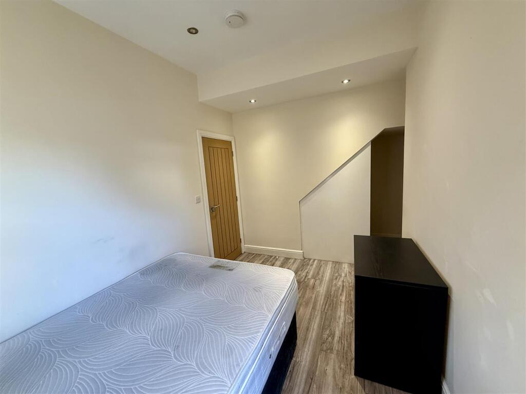 Apartment in Cardiff, Maindy, Cathays - View 4