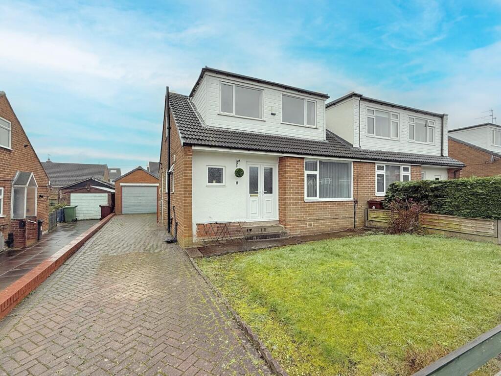 3-bed semi-detached on Kent Avenue, Pudsey, £260,000