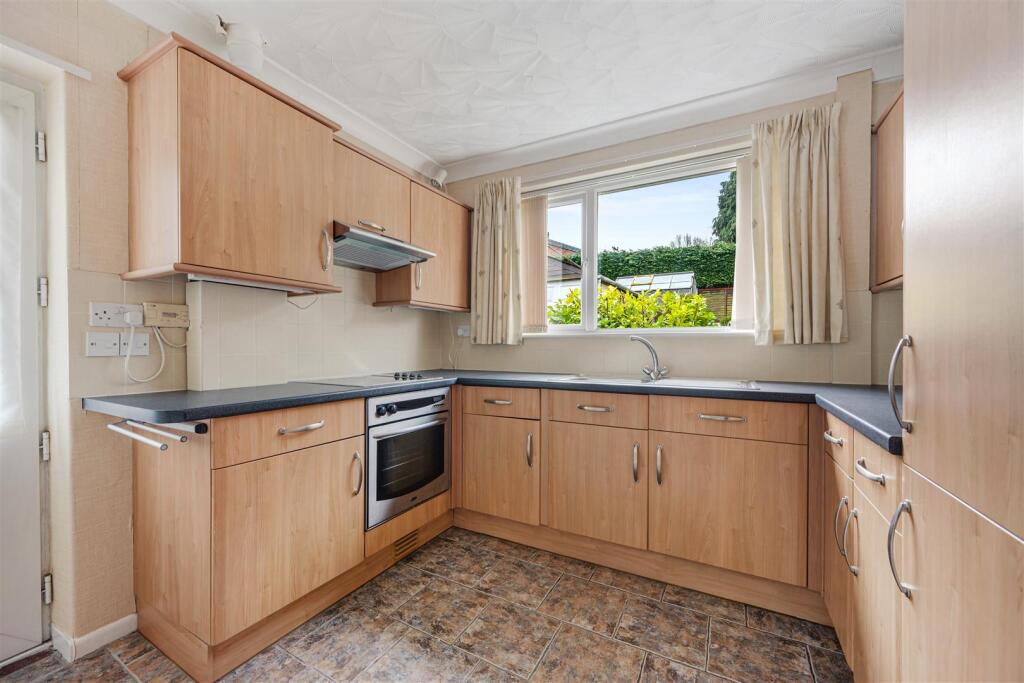Statham Avenue, Lymm photo 3