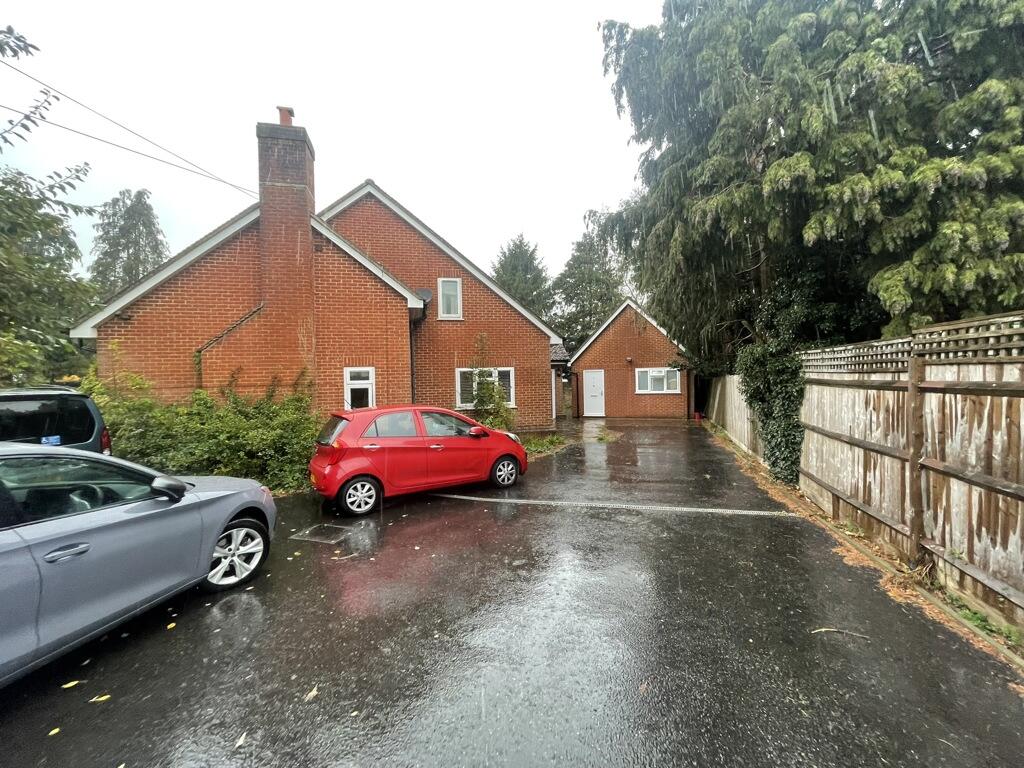 17A Burnwood Lane, CR3 5UN