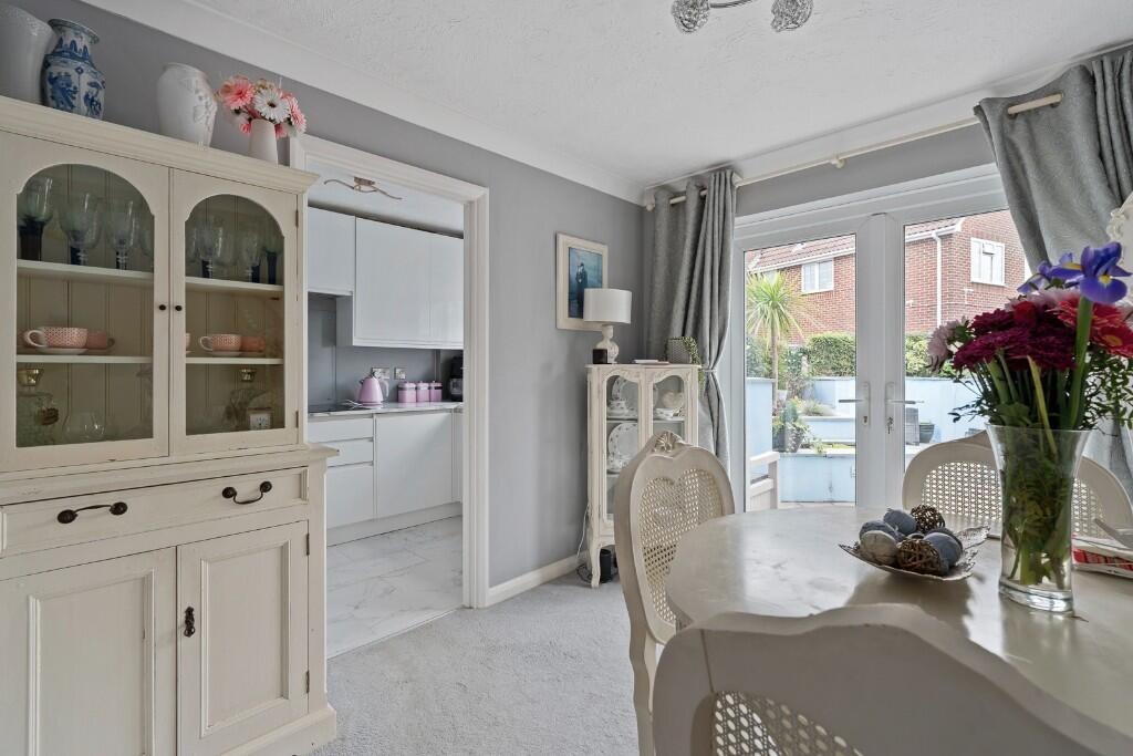 Meadow Avenue, Locks Heath, SO31 photo 5