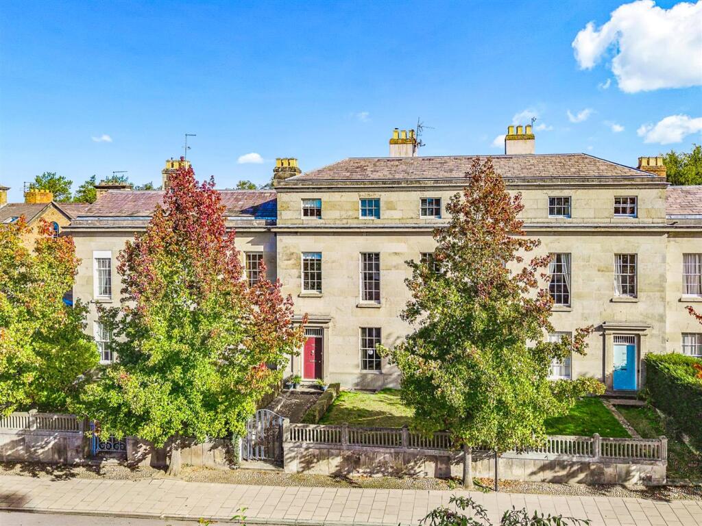 Main image of property: 122 Abbey Foregate, Shrewsbury, Shropshire, SY2 6AZ
