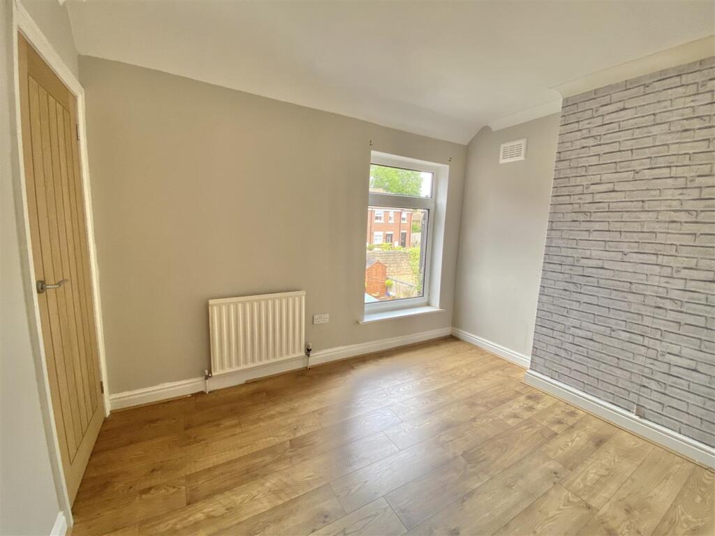 House in Mansfield, Nottinghamshire - More