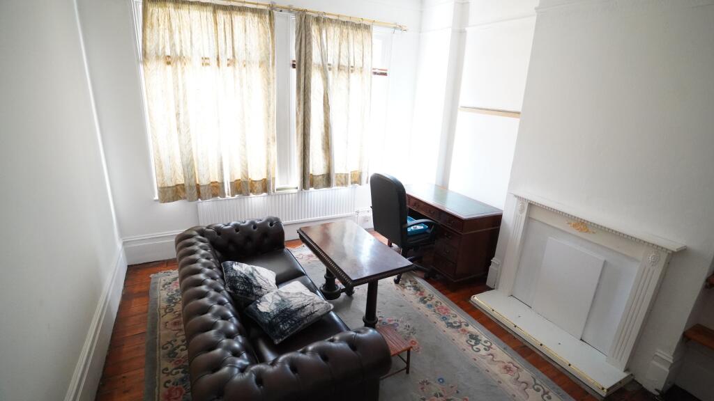 House in London, Mercator Estate, Blackheath - View 2