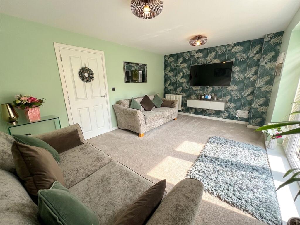House in Kirklees, Flockton Green, Kirkburton - More