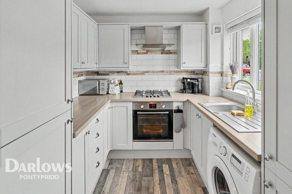 Clos Aneurin, Pontypridd - More