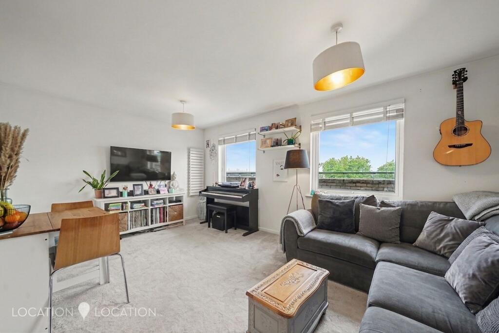 1-bed flat on Cline Road, Ash Court Cline Road, N11, £260,000