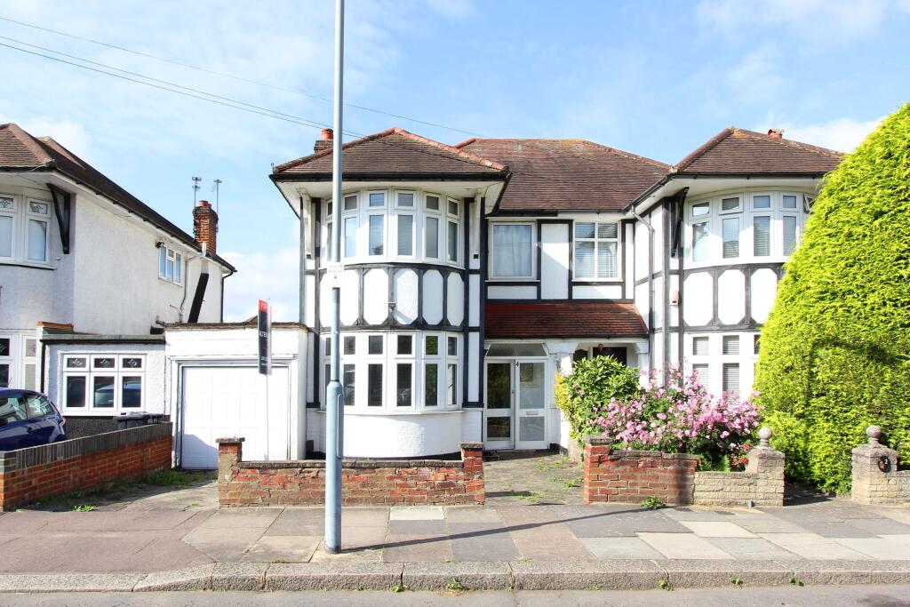 Main image of property: The Glade, Clayhall, IG5