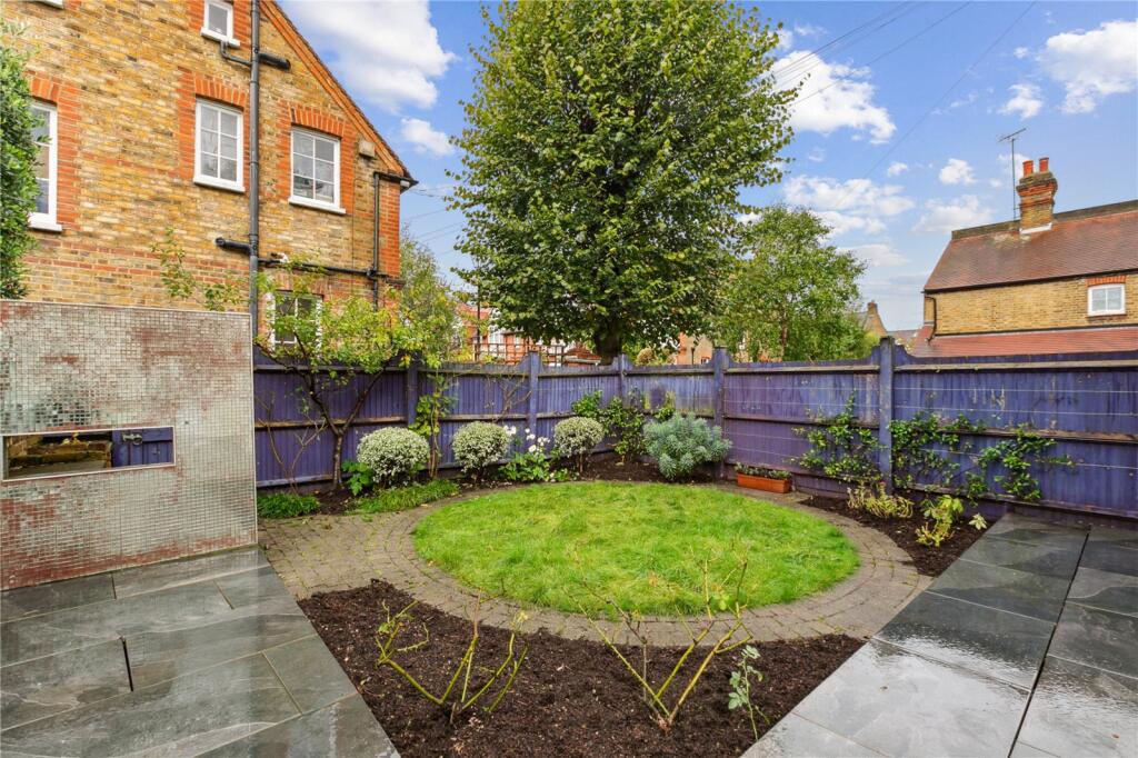 4 bedroom semi-detached house for rent