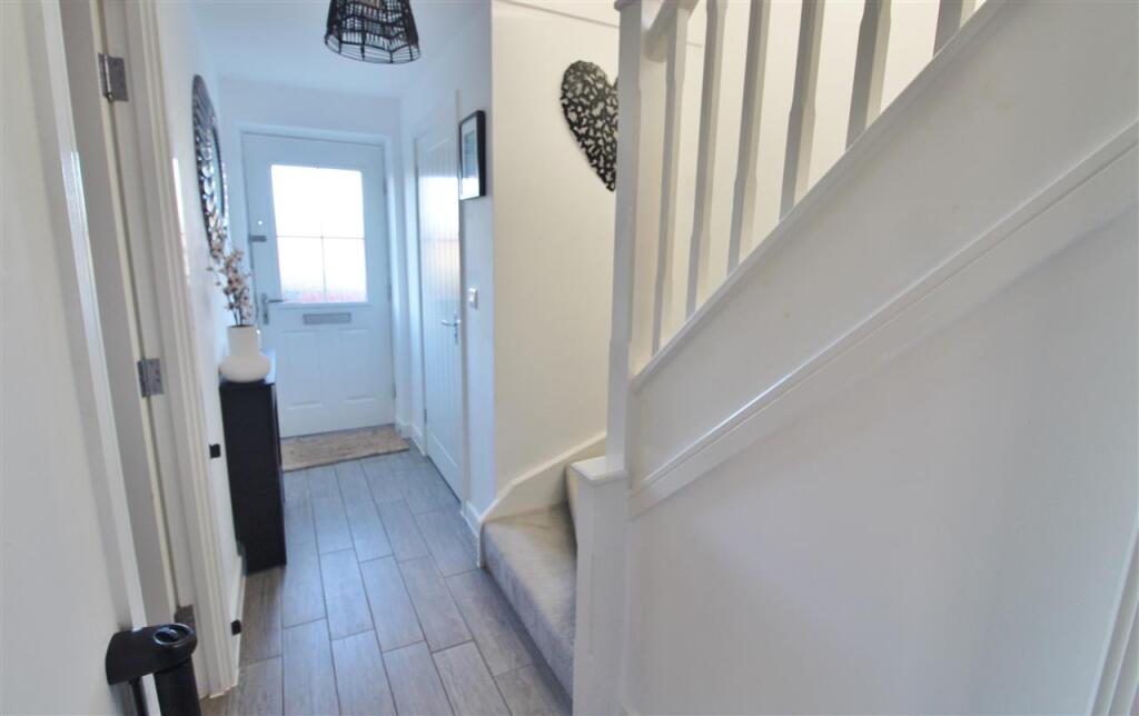 4 bedroom semi-detached house for sale in Balmoral Drive, Grantham, NG31 - View 5