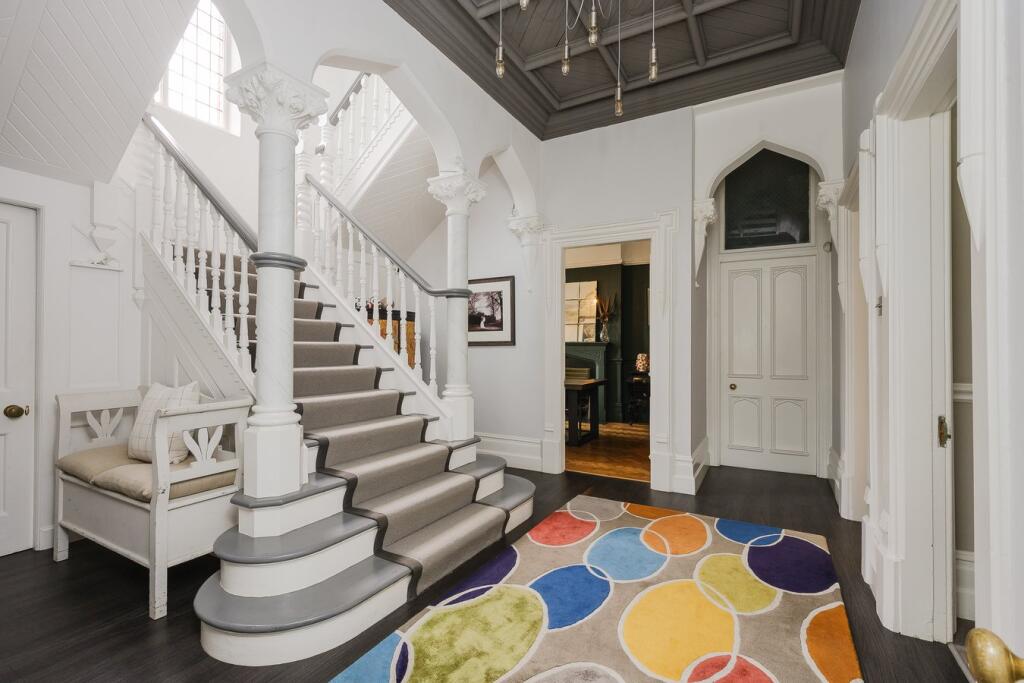 House in Weybridge - View 3