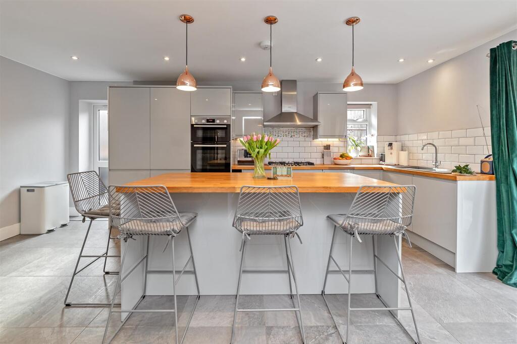 Additional image 3 of Townsend Drive, St Albans