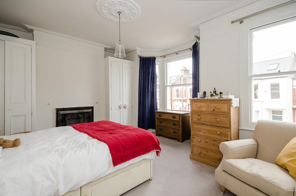 5 bedroom terraced house for rent