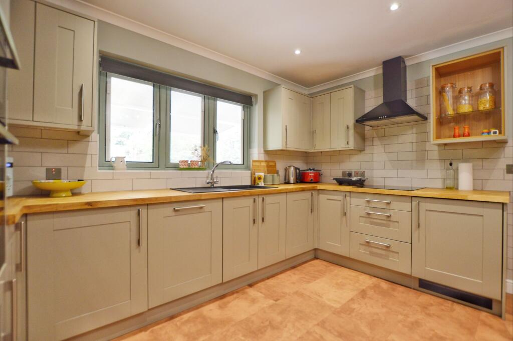 House in South Kesteven, Aslackby and Laughton - More