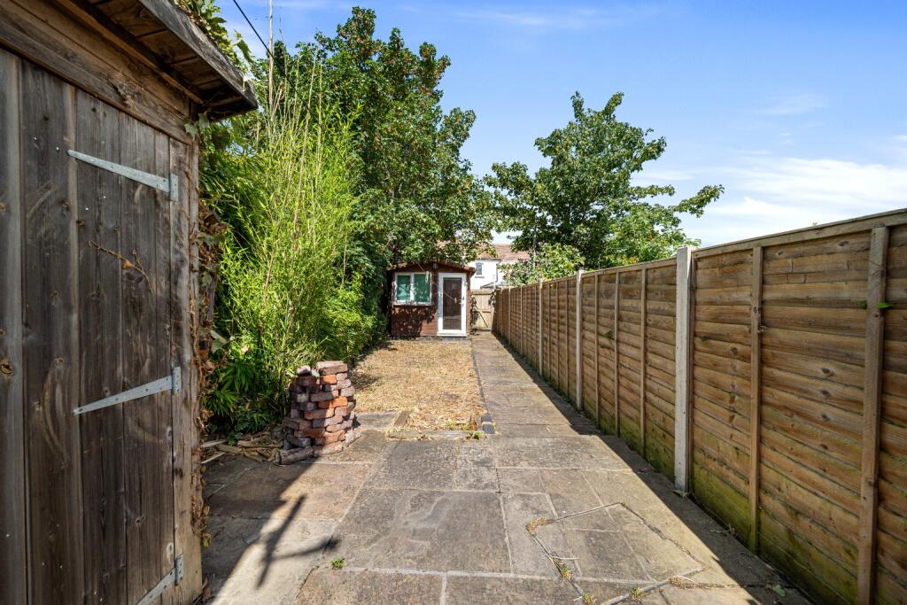 House in Gravesham, Rosherville, Perry Street - More