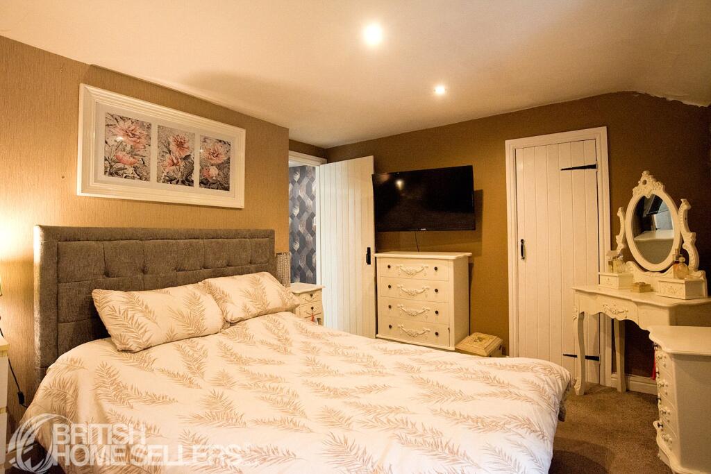 House in Oldham, Greater Manchester - More