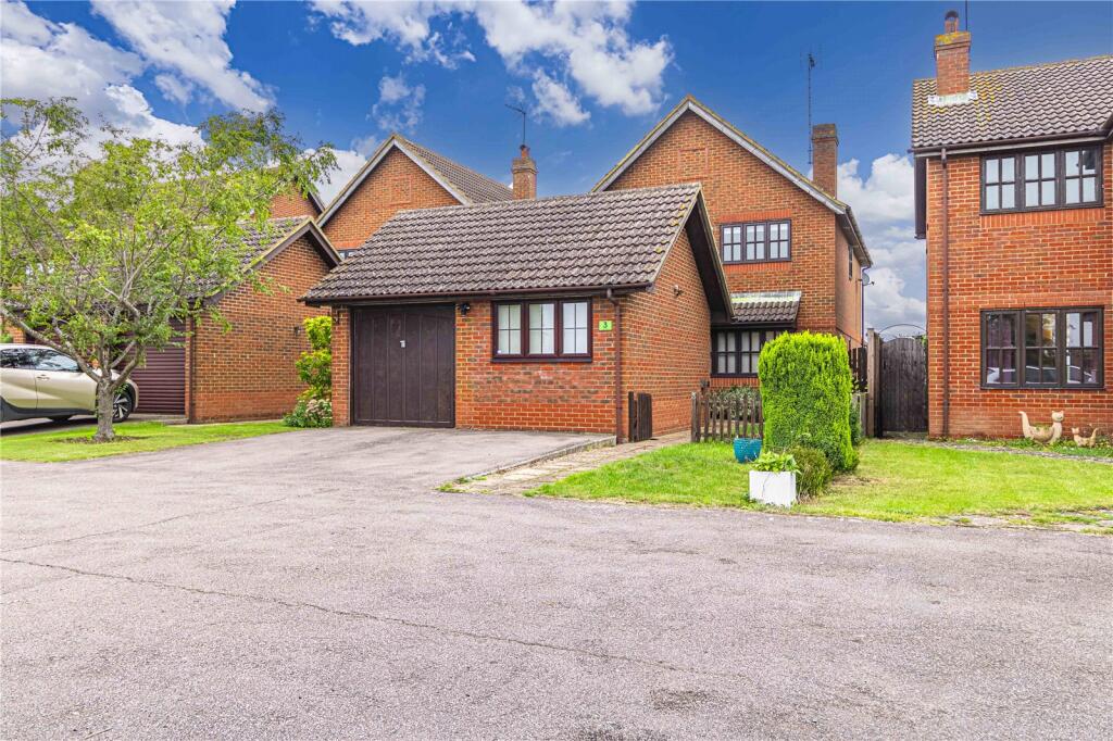 4-bed detached on Knolls View, Leighton Road, Northall, LU6, £475,000