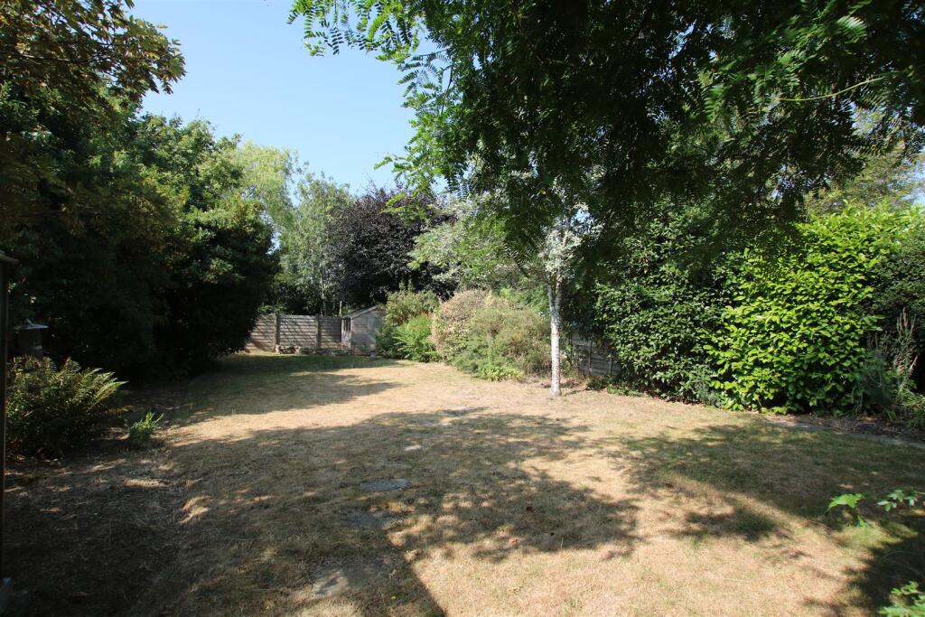 Randalls Road, Leatherhead, KT22 - View 2