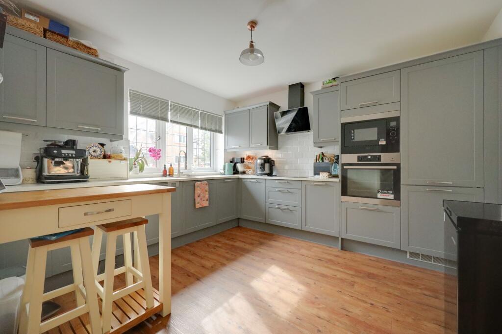 House in Burgess Hill, Hook Place - View 3
