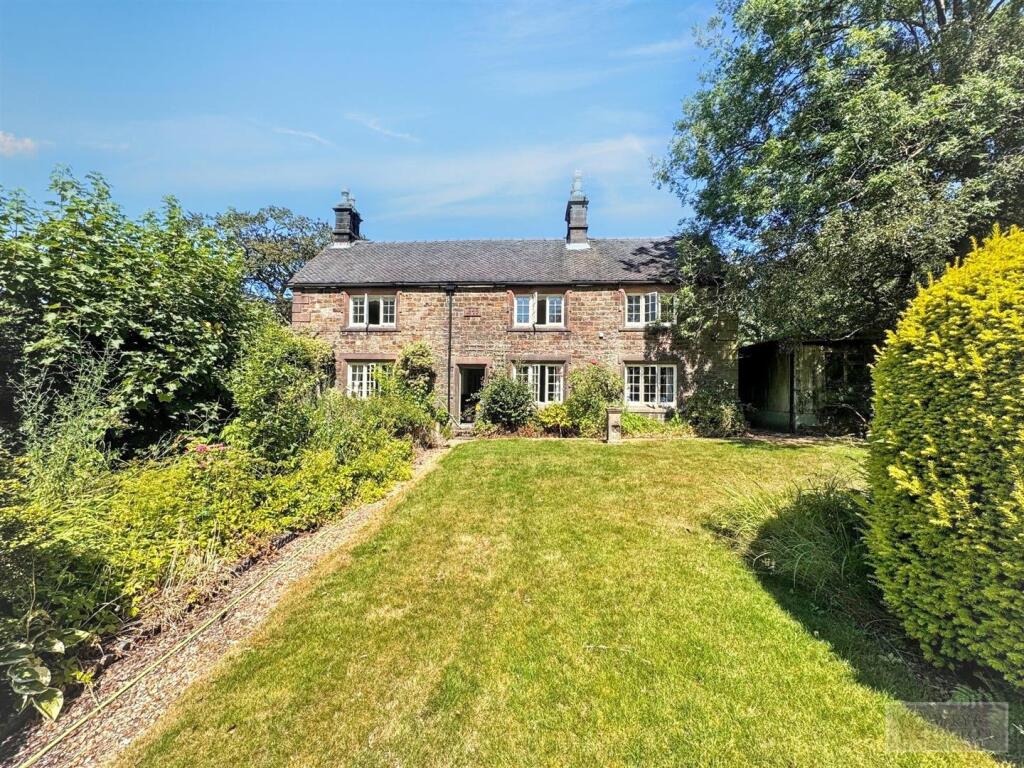 3-bed detached on Ball Haye Green, Leek, £450,000