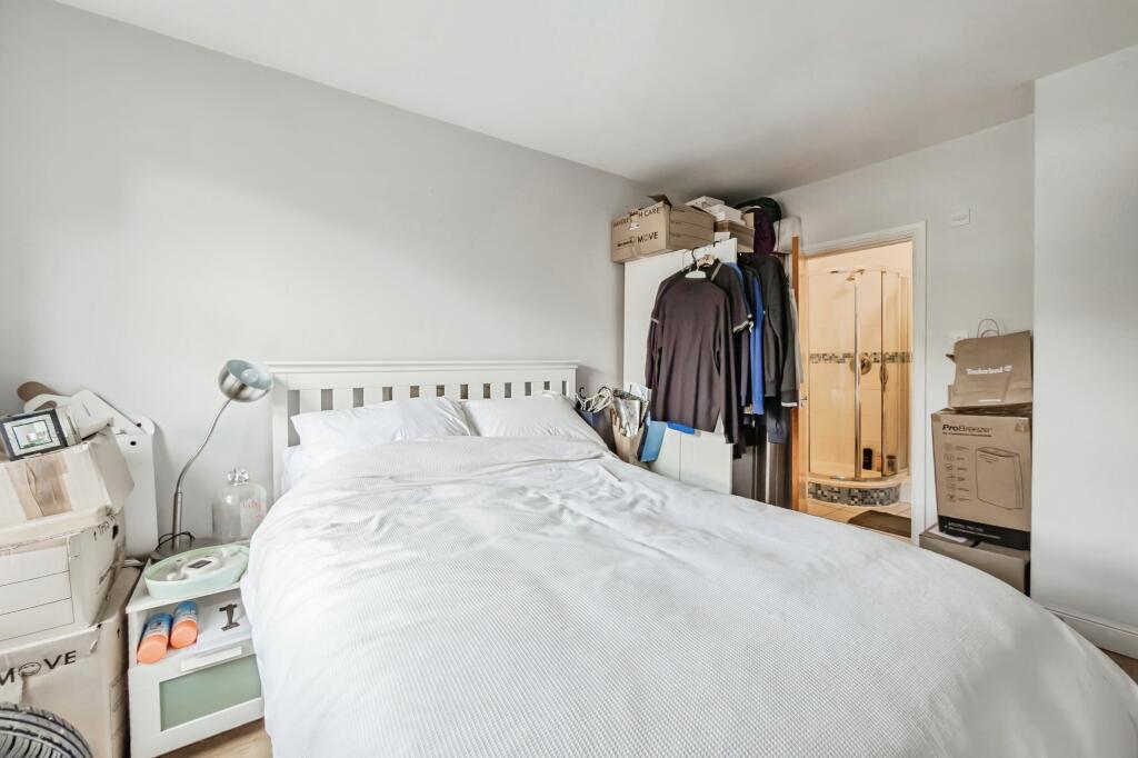 Apartment in Leeds, Morley - View 4